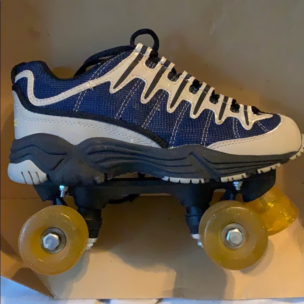 Roller skates 🛼 like new!